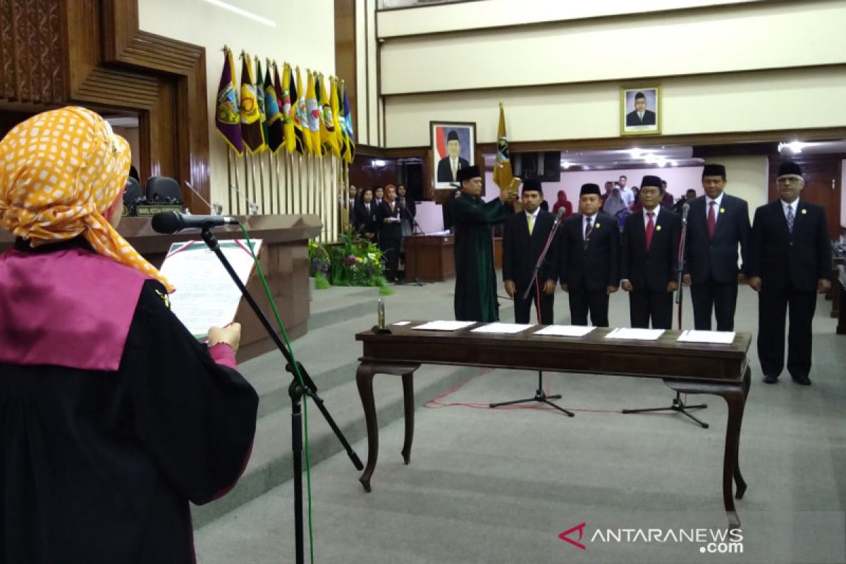 Ganjar ajak anggota DPRD cermati situasi politik nasional