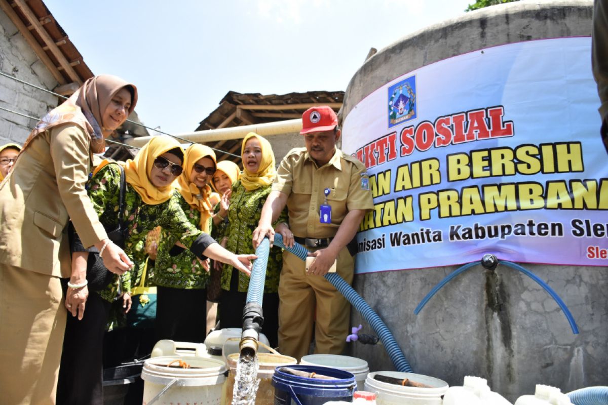 Gabungan Organisasi Wanita Sleman salurkan bantuan air bersih di Prambanan