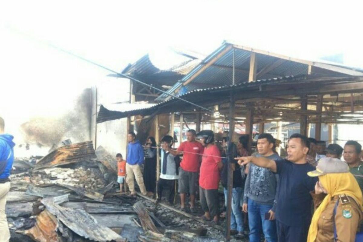 Kapolda Sulbar bantu korban kebakaran Pasar Tasiu Mamuju
