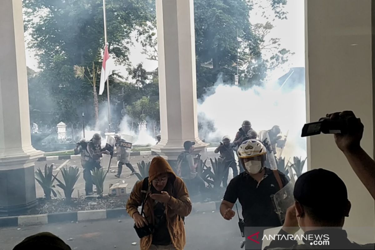 Aksi massa di gedung DPRD Jabar kembali ricuh