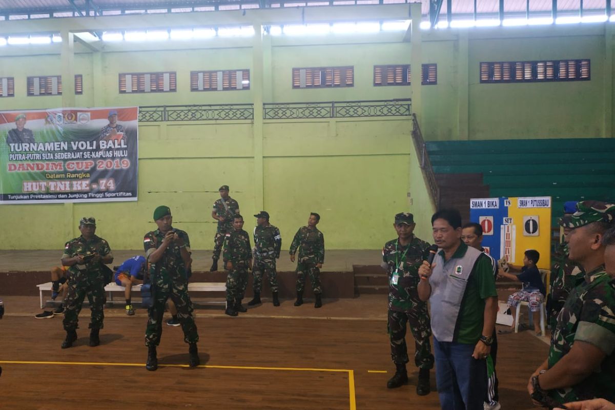 Turnamen bola voli Dandim Cup meriahkan HUT TNI di Kapuas Hulu
