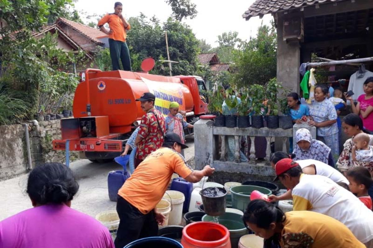 BPBD Cilacap salurkan 622 tangki air bersih ke warga kekeringan