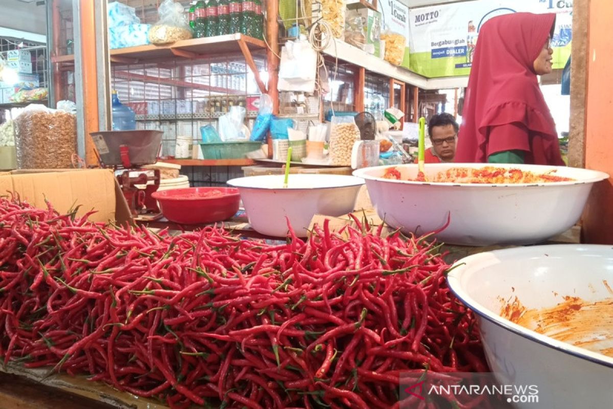 Harga cabai turun di Pasar Raya Padang