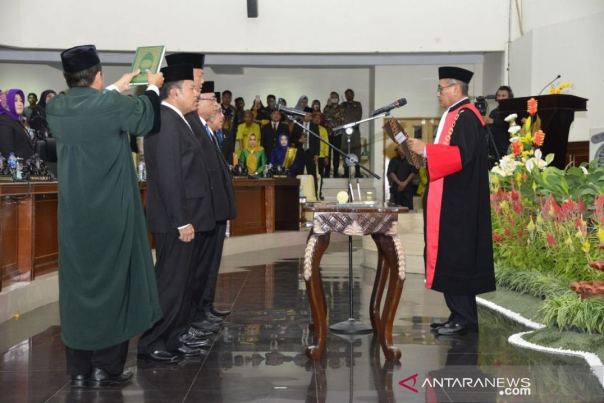 Pimpinan DPRD Provinsi Gorontalo resmi dilantik