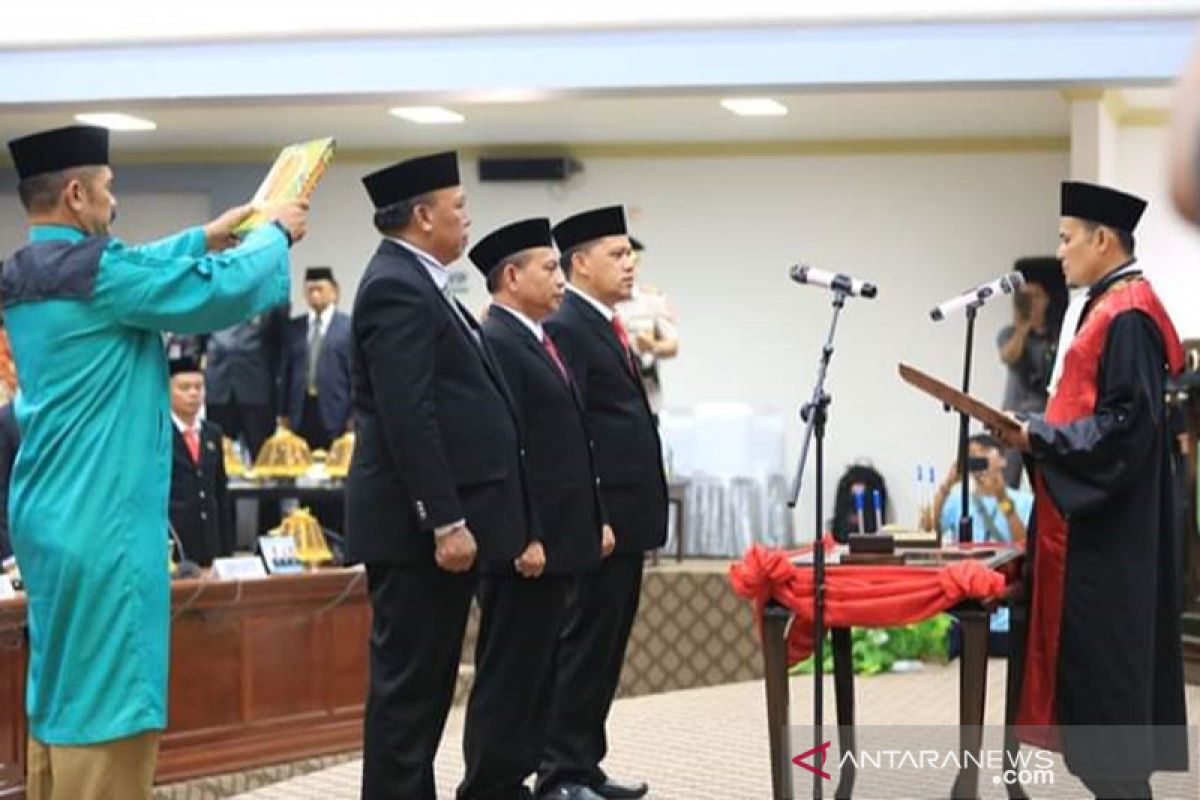 Pimpinan DPRD Lutim masa jabatan 2019-2024 dilantik