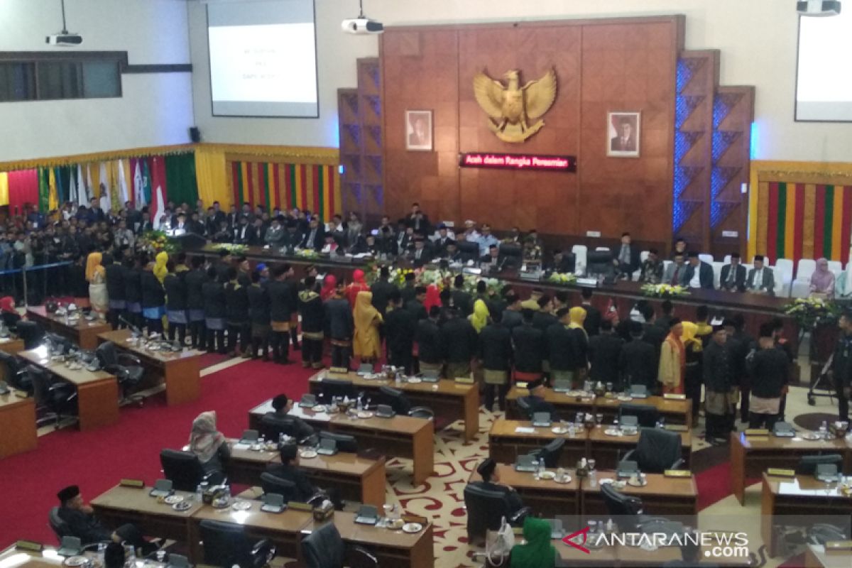 Ini dia  81 anggota DPR Aceh 2014-2024 ucapkan sumpah jabatan