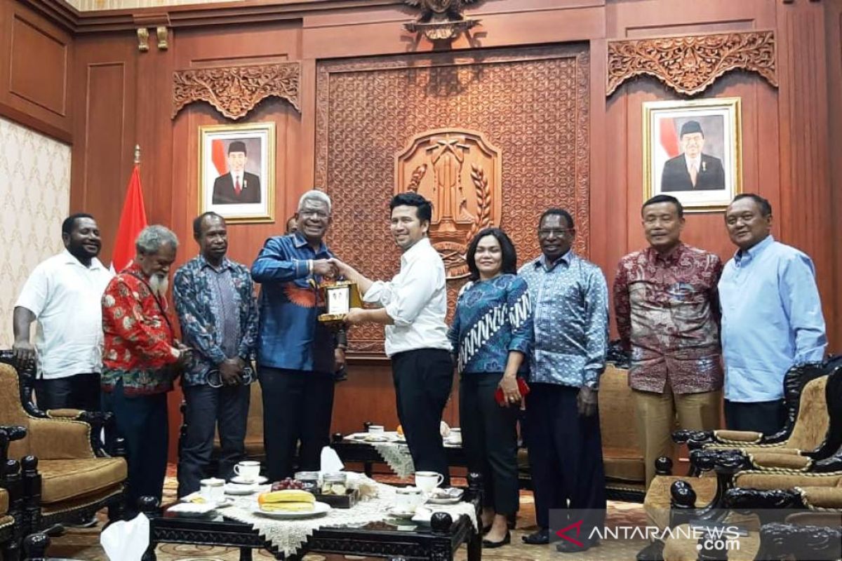 Wabup Mimika temui Emil Dardak bahas pendidikan mahasiswa