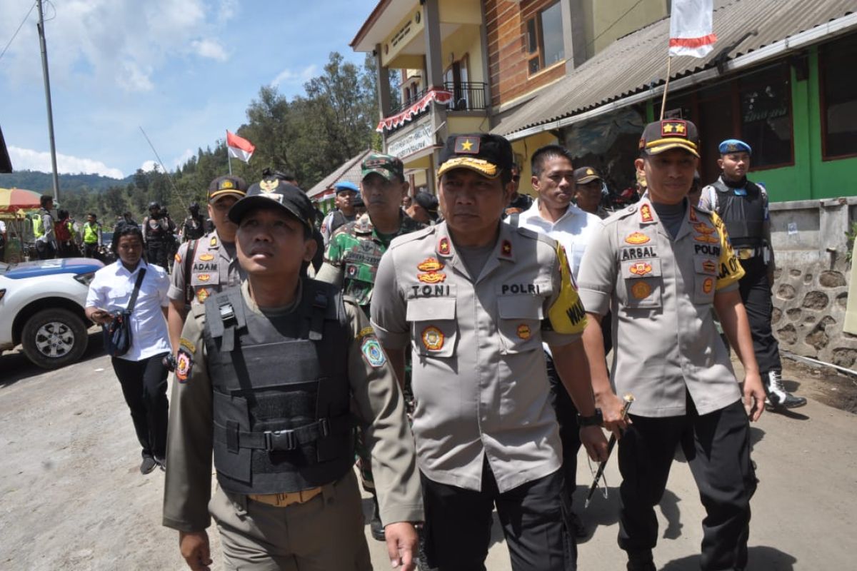 Wakapolda tinjau kebakaran hutan di Gunung Semeru