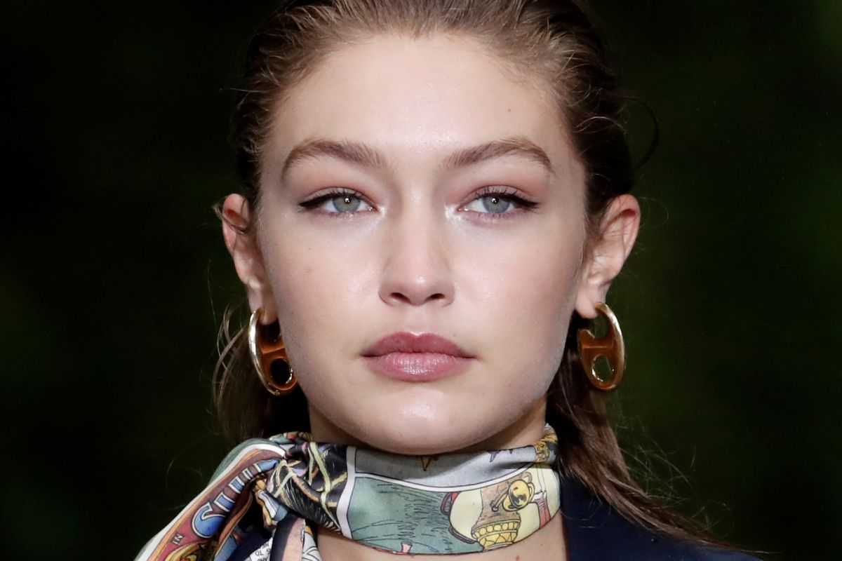 Ingin berkreasi dengan eyeliner? Sontek gaya Gigi Hadid ini