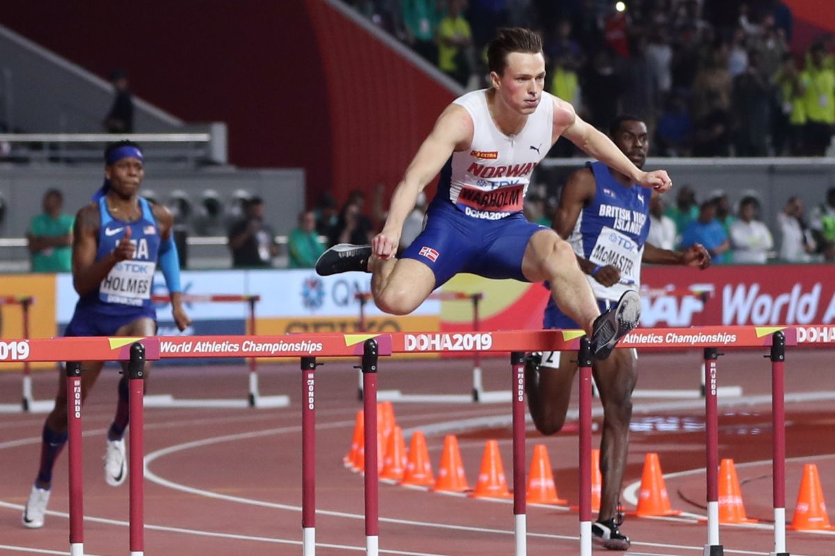 Karsten Warholm sabet emas lari gawang 400m putra