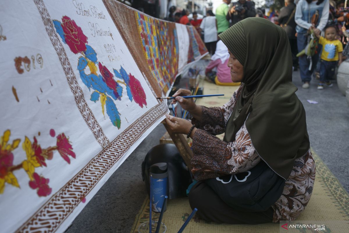 Tjantjng Batik Nusantara tumbuhkan kesadaran generasi muda berbatik