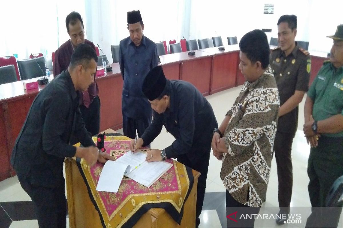Pemkab Madina dan KPU tandatangani hibah Pilkada Madina