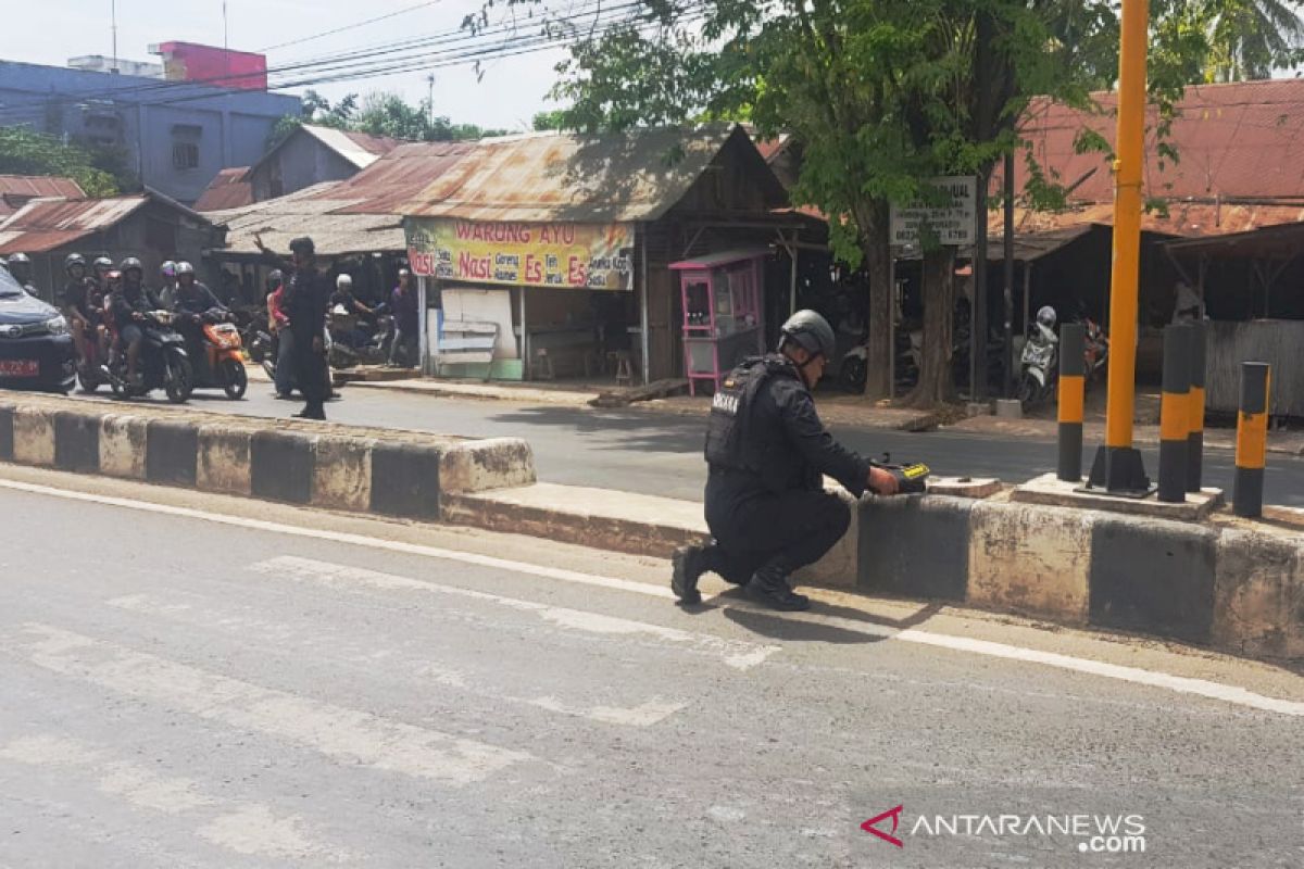 Tas diduga berisi bom di depan Markas Brimob  gegerkan publik