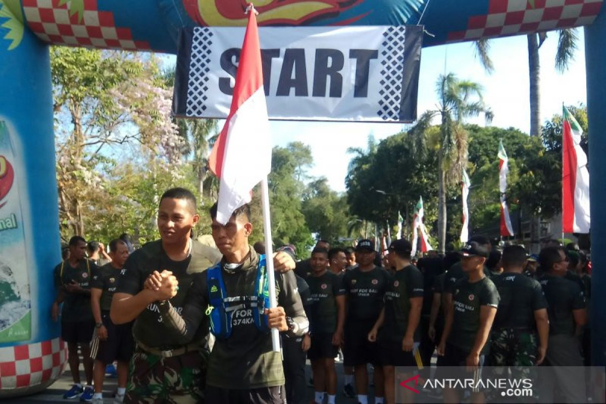 Sambut HUT TNI, Serka Dewa Astawa berlari 374 kilometer keliling Bali