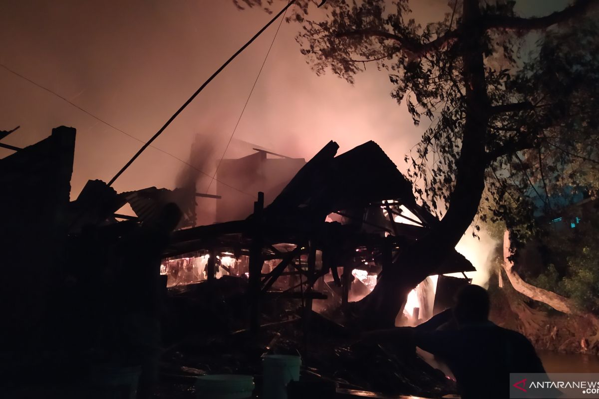 Kebakaran di Jalan S Parman Medan, puluhan rumah hangus terbakar