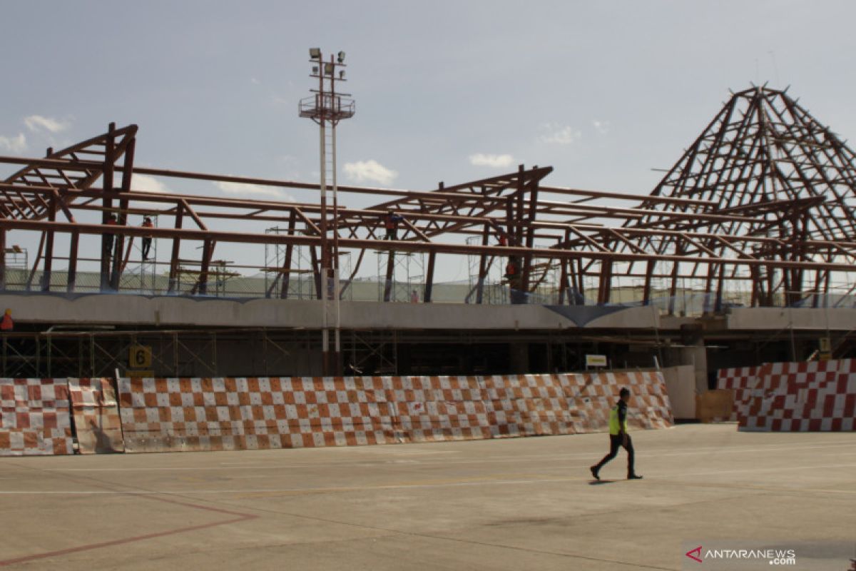 Bandara El Tari Kupang segera dilengkapi dengan garbarata