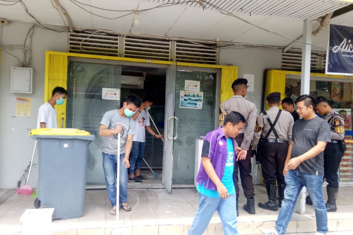 Ruangan ATM BRI di Putussibau terbakar