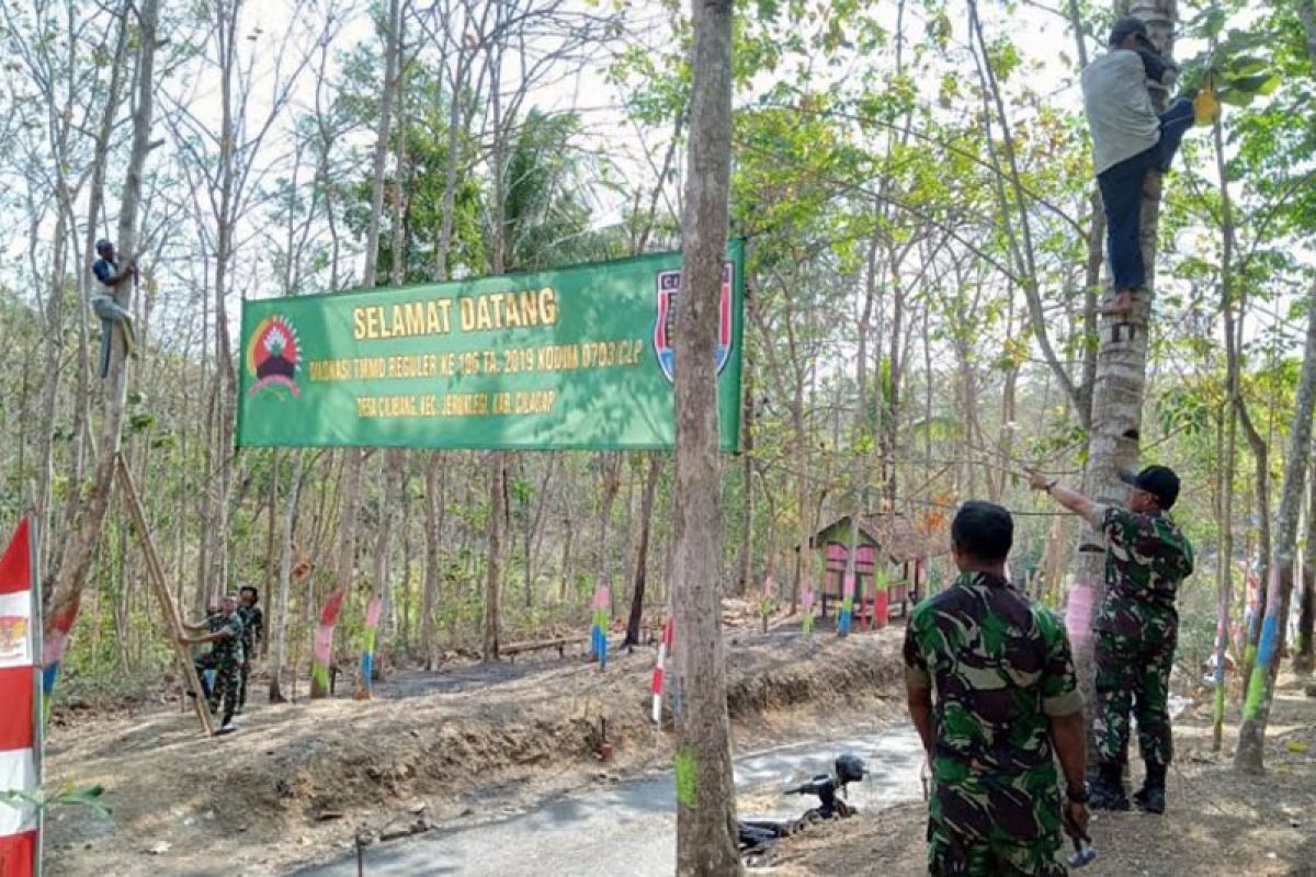 Jelang pembukaan TMMD, tanda petunjuk dipasang