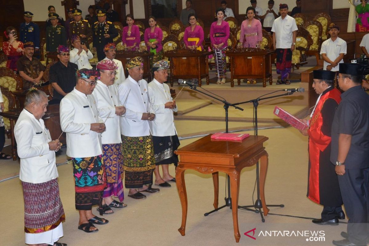 Gubernur ajak DPRD bersinergi selesaikan permasalahan Bali