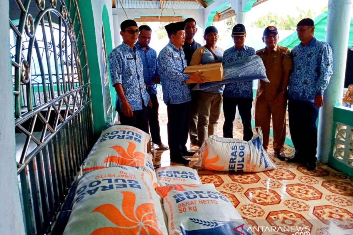 Pesisir Selatan salurkan bantuan ke korban abrasi