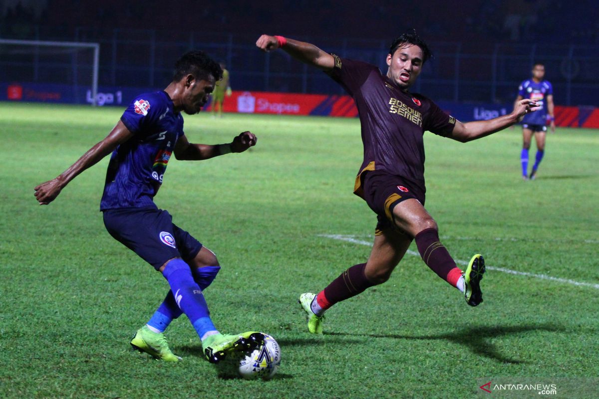 Liga 1: Arema FC taklukkan PSM Makassar 2-0