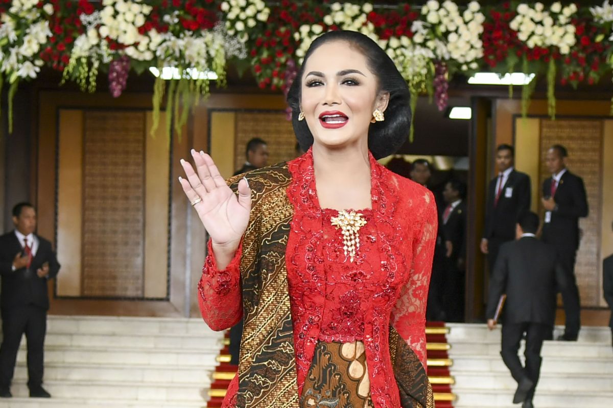 KD hingga Dian Sastrowardoyo ucapkan Hari Batik