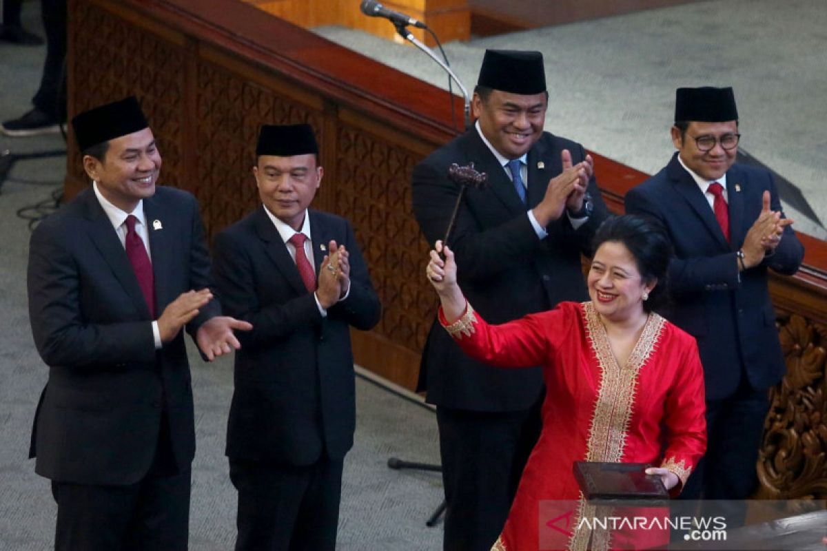 Mungkin ada yang belum tahu, ini rincian gaji anggota DPR RI