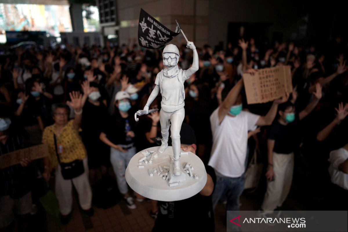 Pengadilan Hong Kong melarang massa jadikan rumah polisi sebagai target