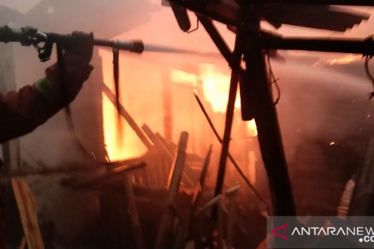 Kebakaran rumah di Duren Sawit akibatkan kerugian Rp900 juta