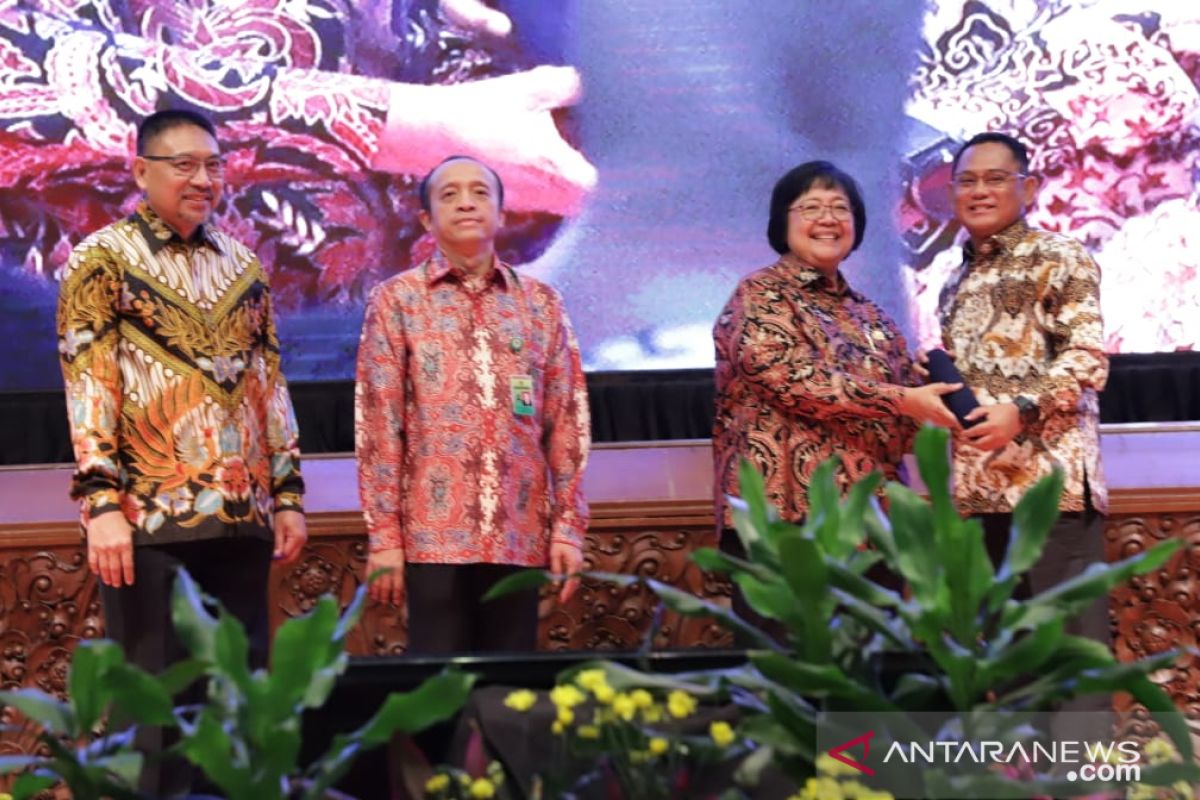 Pemkab Bekasi terima penghargaan Proklim 2019 dari KLHK