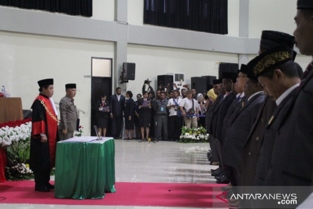 Gubernur Dominggus harap DPRD Papua Barat tunaikan janji kampanye