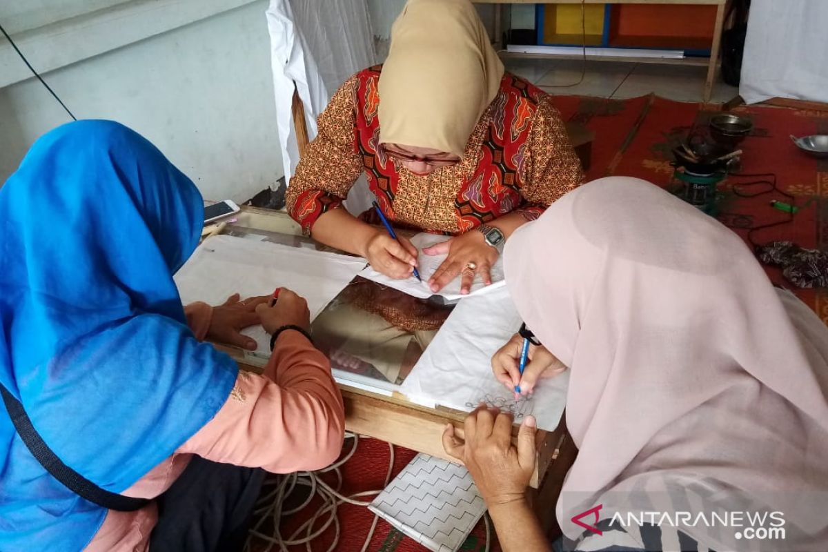 Pontianak gelar pembuatan batik tulis terpanjang se-Kalbar