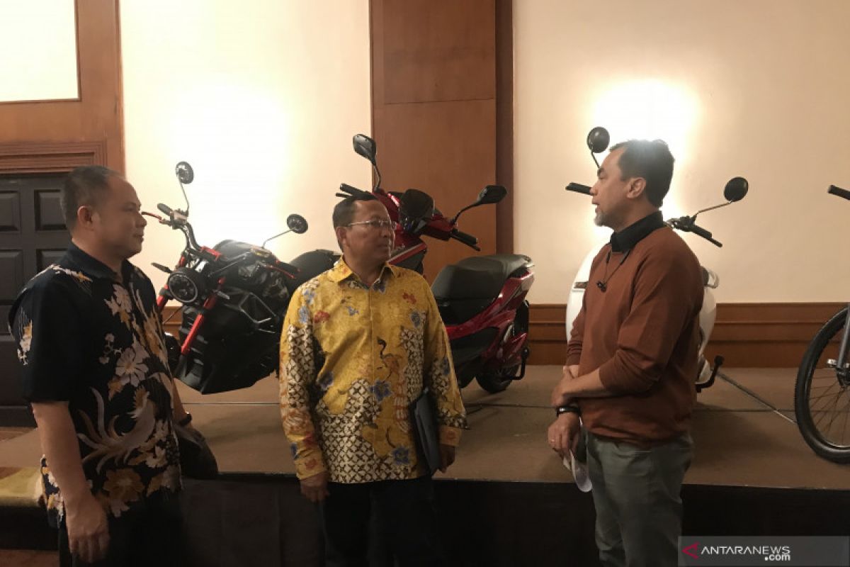 Kemenhub usulkan pelat nomor kendaraan listrik dibedakan