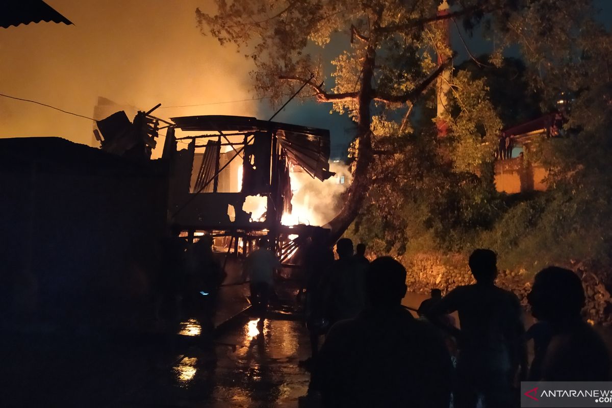 Kebakaran hebat di Medan, satu warga dilarikan ke RS