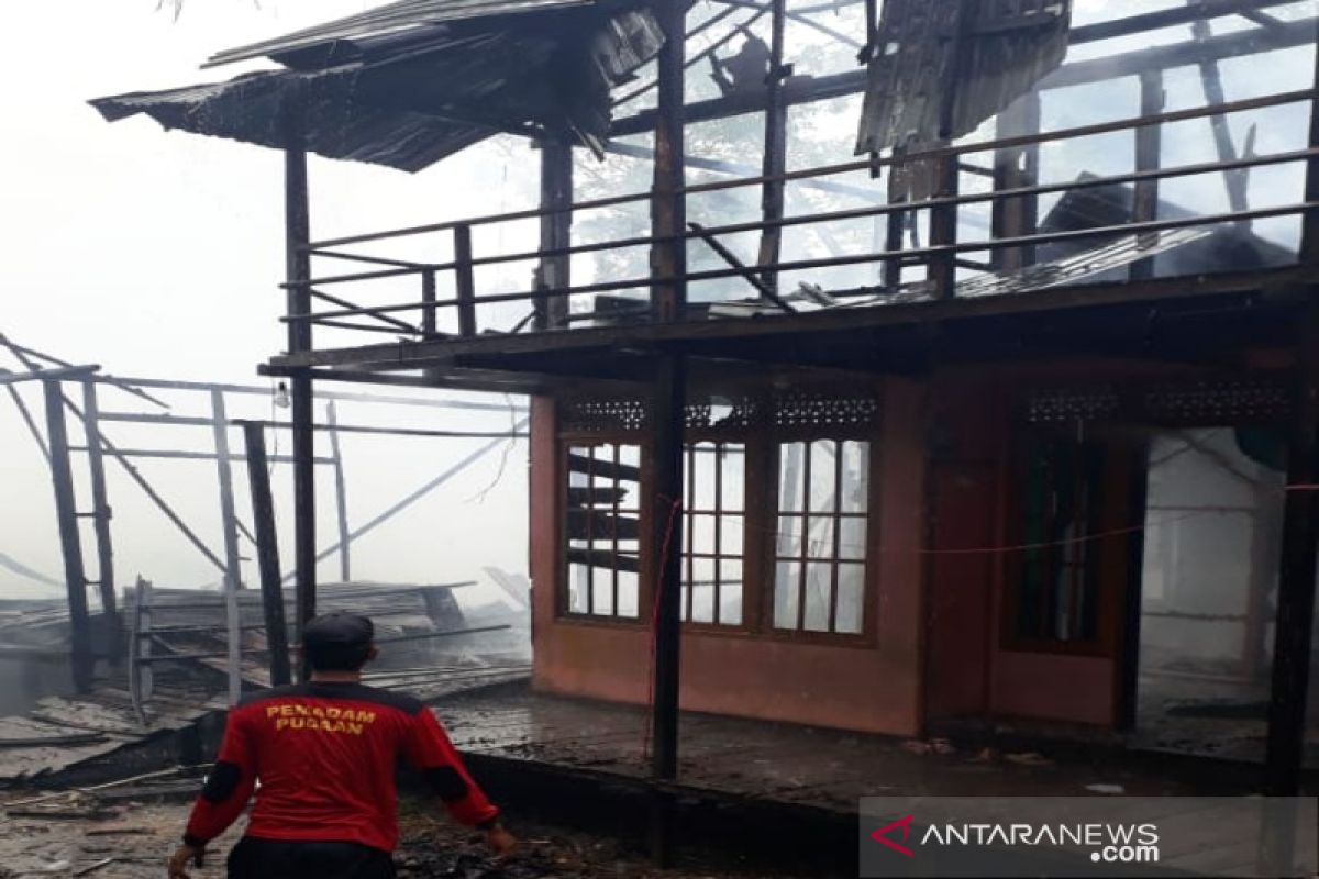 Empat rumah di Banua Lawas ludes terbakar