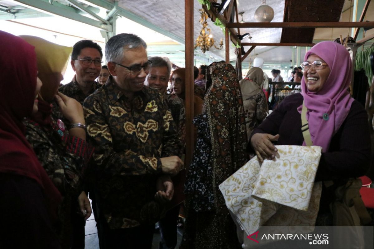 OJK dorong kemajuan nasabah Bank Wakaf Mikro