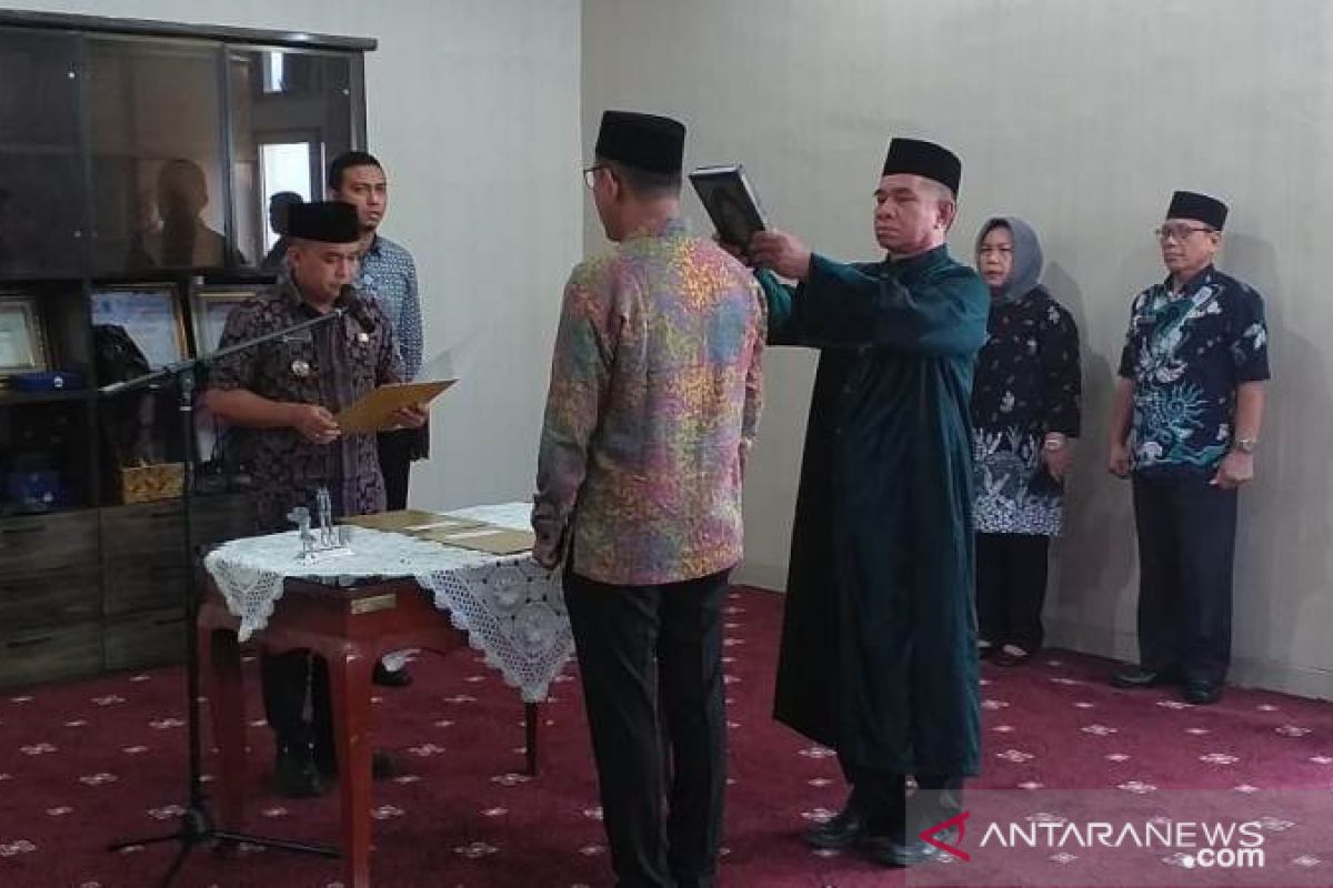 Wako Pangkalpinang lantik Direktur RSUD Depati Hamzah