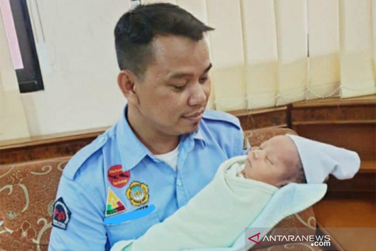 Bayi yang ditinggal di warteg di Cengkareng diserahkan ke panti sosial