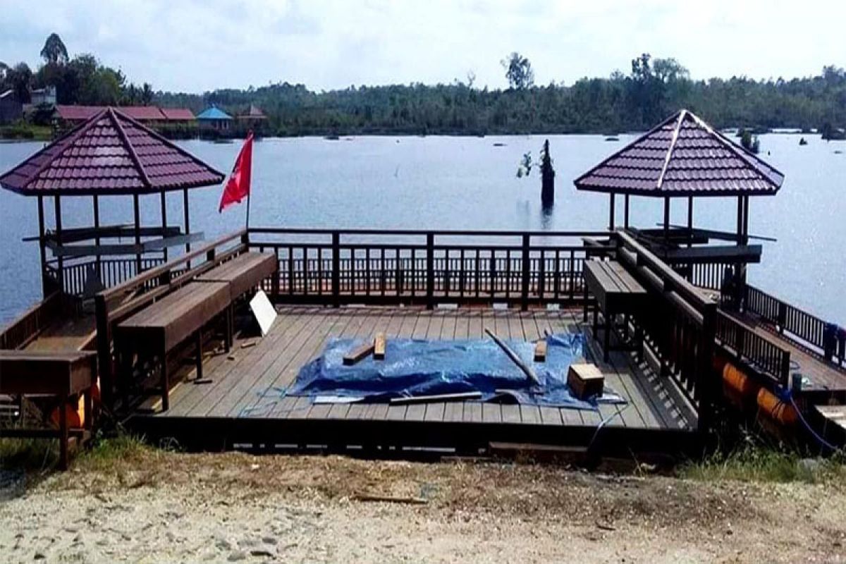 Dam Trinsing dibangun gazebo terapung