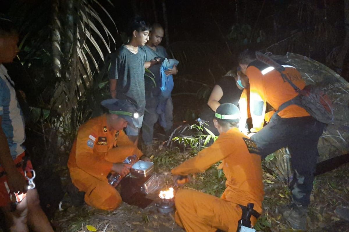 Basarnas Manado evakuasi dua pendaki Gunung Klabat yang cedera