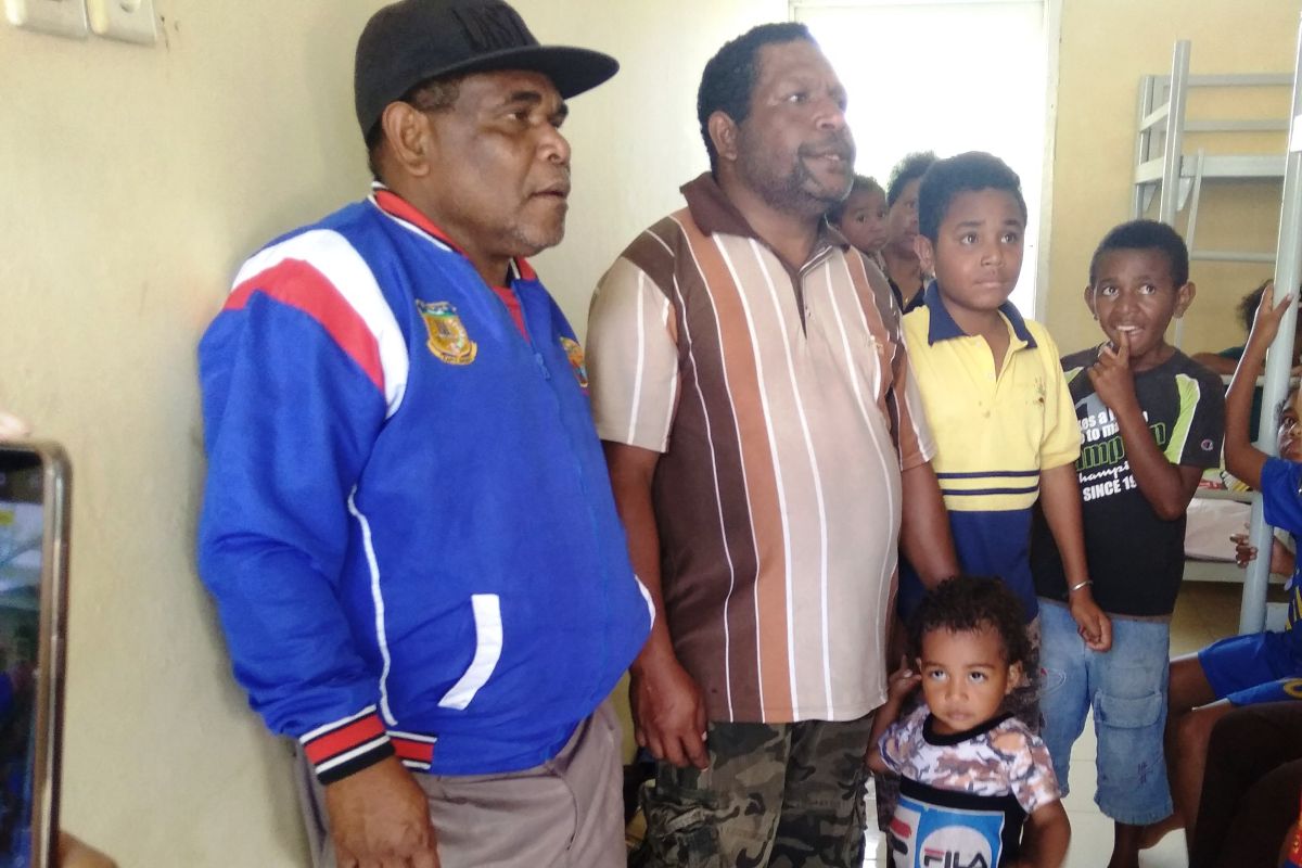 14 warga Supiori yang mengungsi dari Wamena tiba di Biak