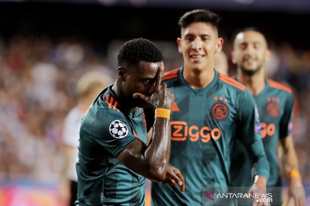 Ajax kalahkan Valencia 3-0 di Mestalla