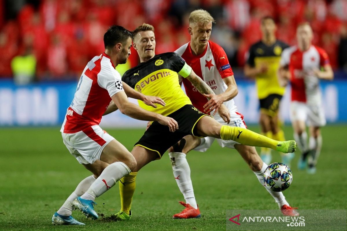 Dortmund lampiaskan kekesalan dengan hajar Slavia Praha