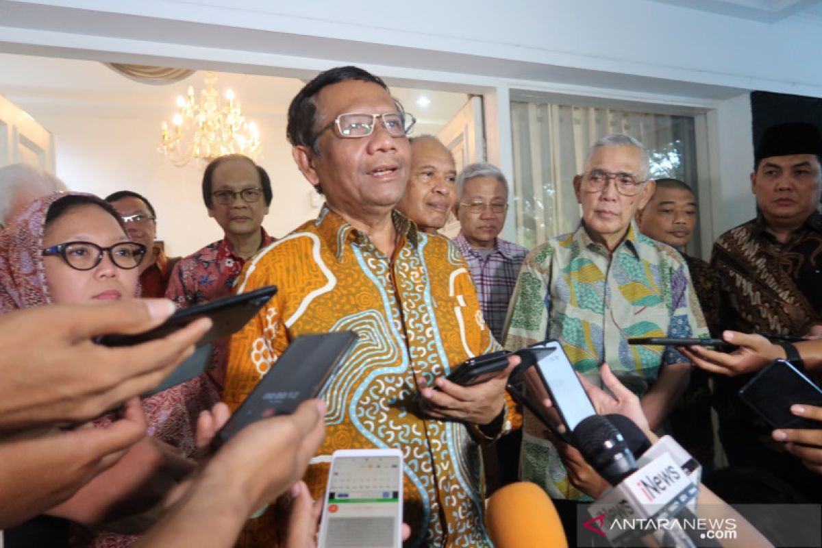 Bertemu Try Sutrisno, Mahfud MD membahas soal Papua