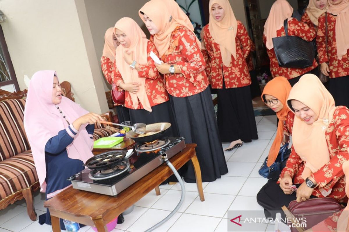 Tingkatkan kualitas SDM anggota DWP HSS gelar pelatihan kuliner