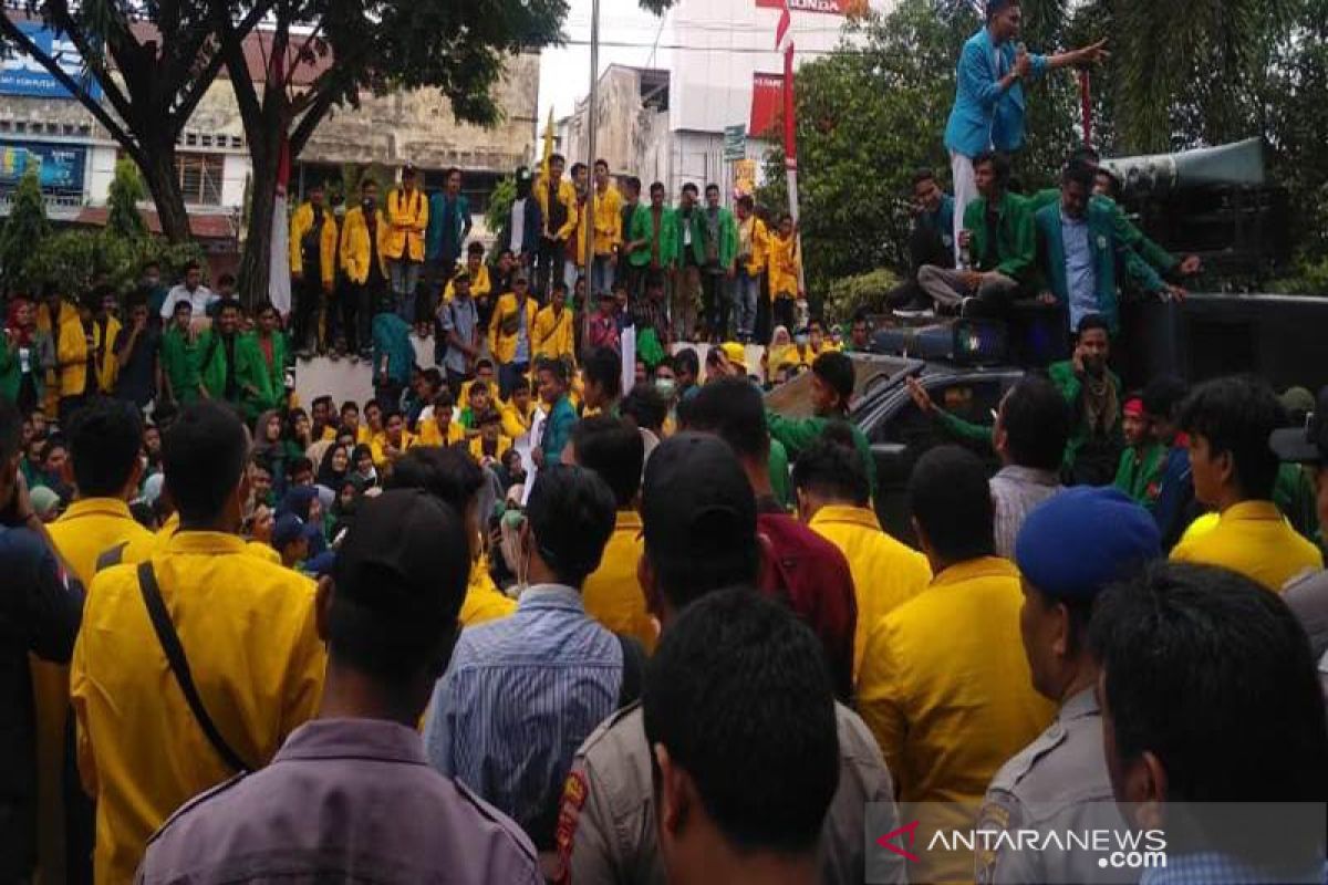 Mahasiswa Pasee kembali berunjukrasa di DPRK Lhokseumawe