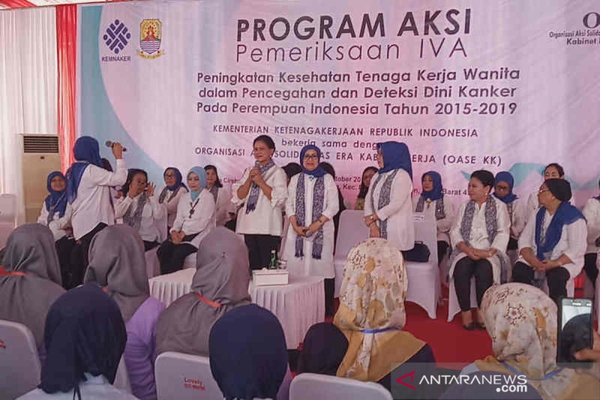 Ibu Negara kampanye deteksi dini kanker ke perempuan pekerja Cirebon