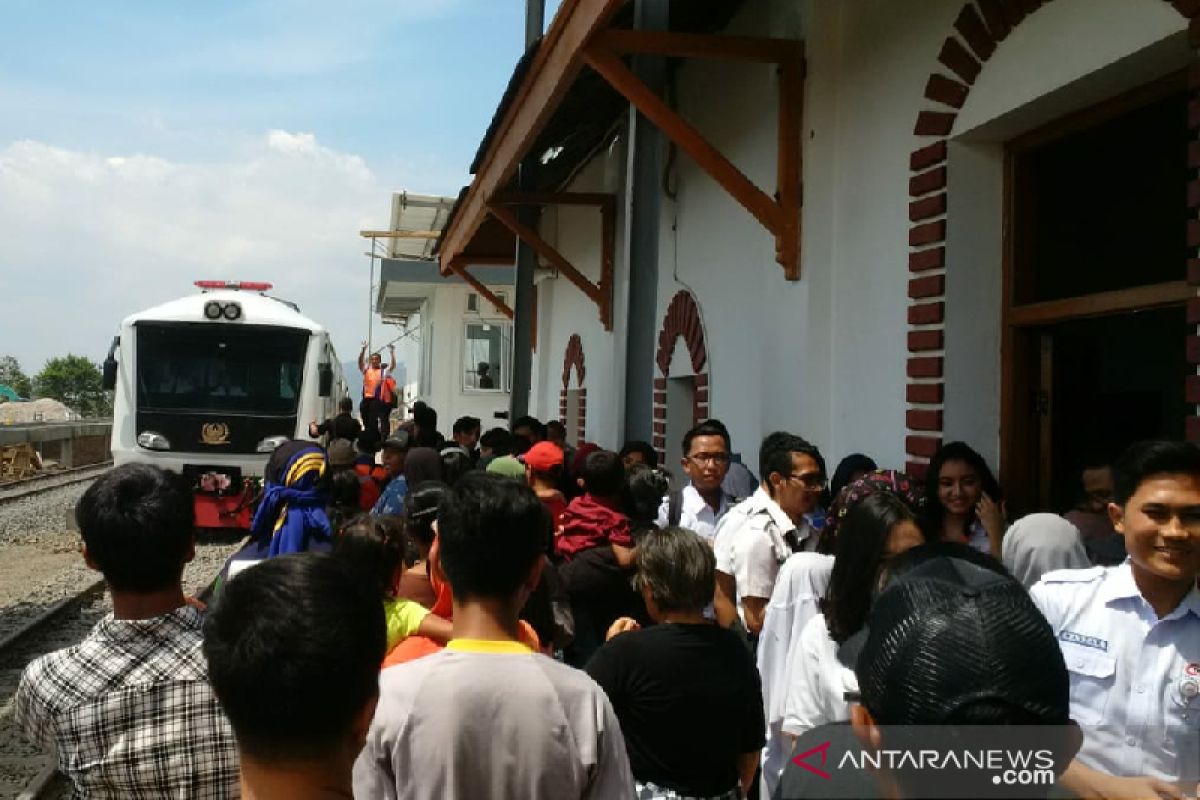 PT KAI uji coba rel kereta api Stasiun Cibatu-Wanaraja di Garut