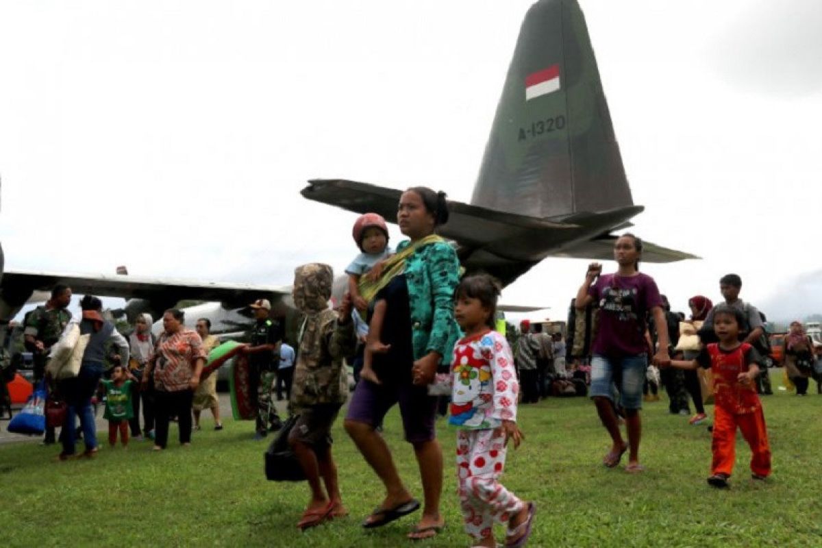 TNI AU kerahkan empat Hercules untuk bantu evakuasi korban kerusuhan di Wamena