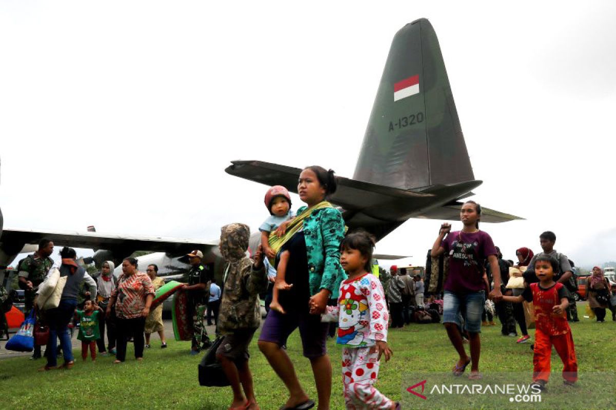 TNI AU kerahkan empat Hercules untuk evakuasi korban kerusuhan Wamena
